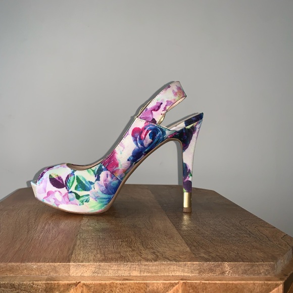 GUESS FLORAL HIGH HEELS - Picture 3 of 3